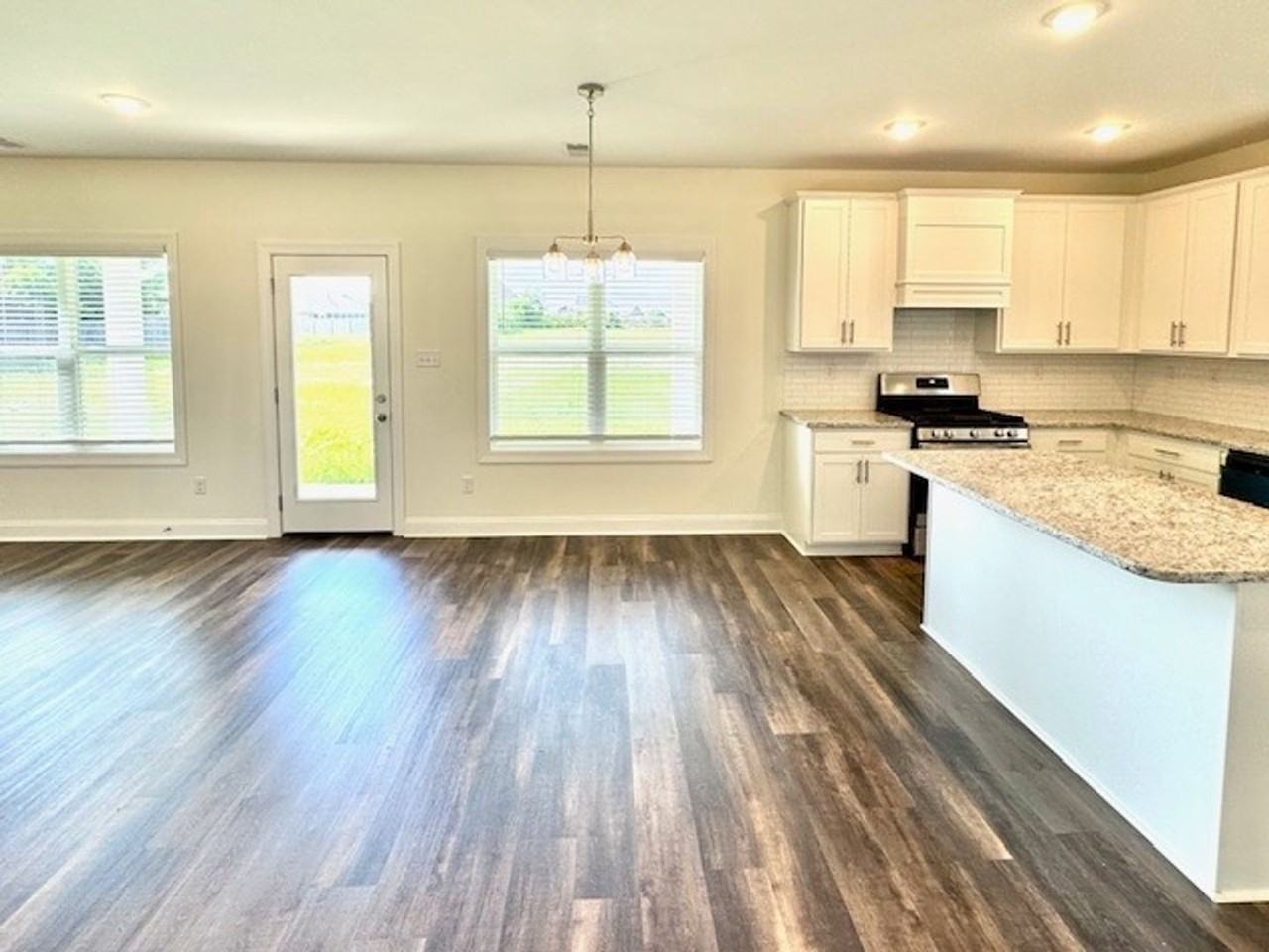 5292 Aylesbury Lane - Photo 7 of 18