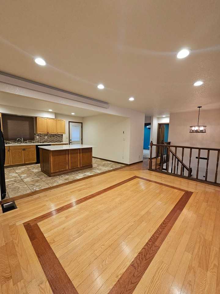 4011 Oiler Ln - Photo 4 of 28