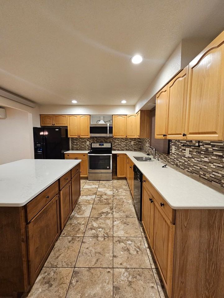 4011 Oiler Ln - Photo 7 of 28