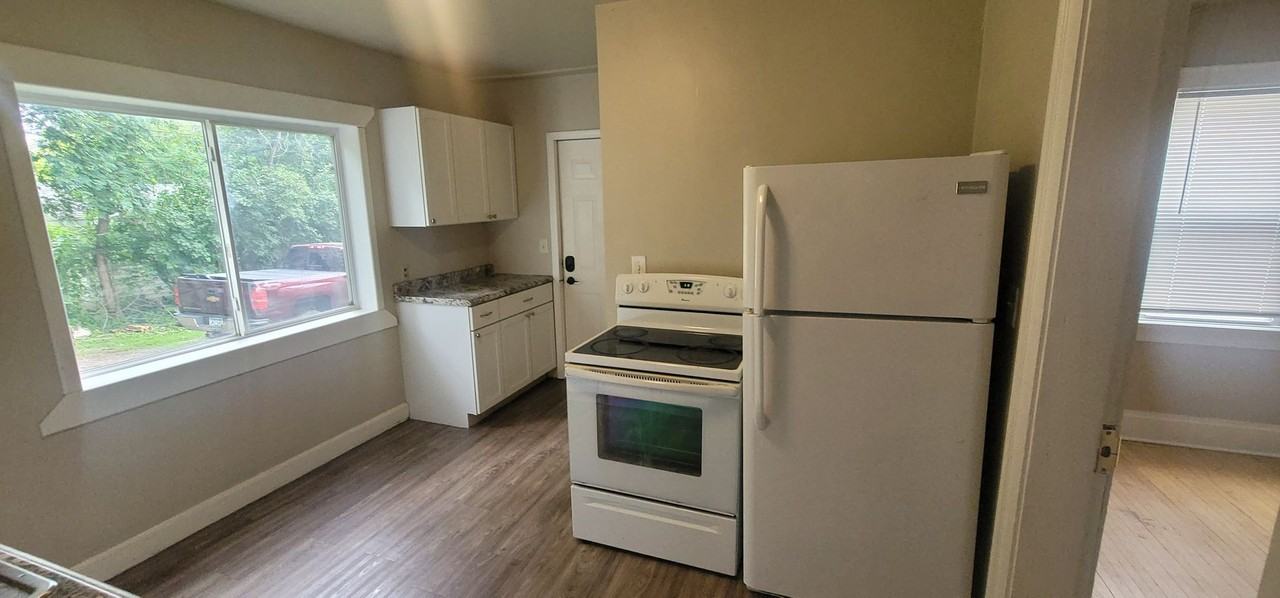 220 N 12th Ave E - Photo 2 of 18