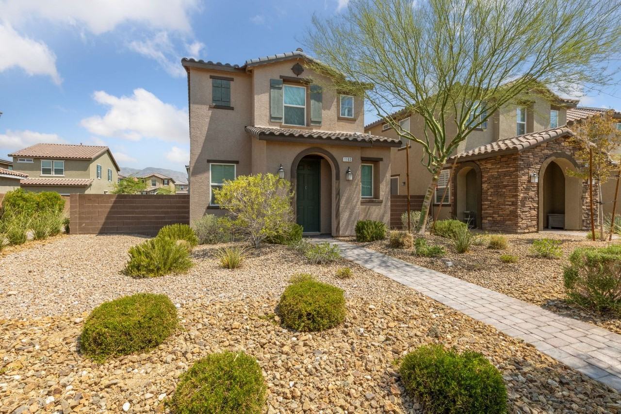 1103 Desert Dome Ave - Photo 3 of 26