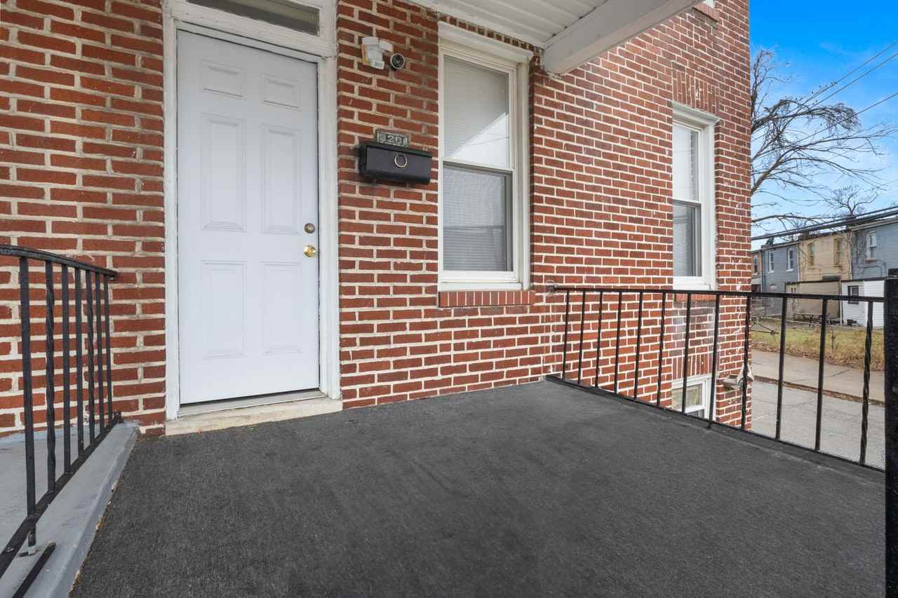 3201 Elmley Ave - Photo 2 of 18