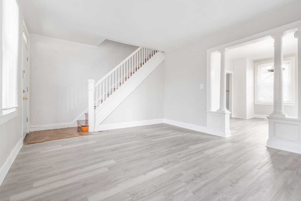 3201 Elmley Ave - Photo 3 of 18