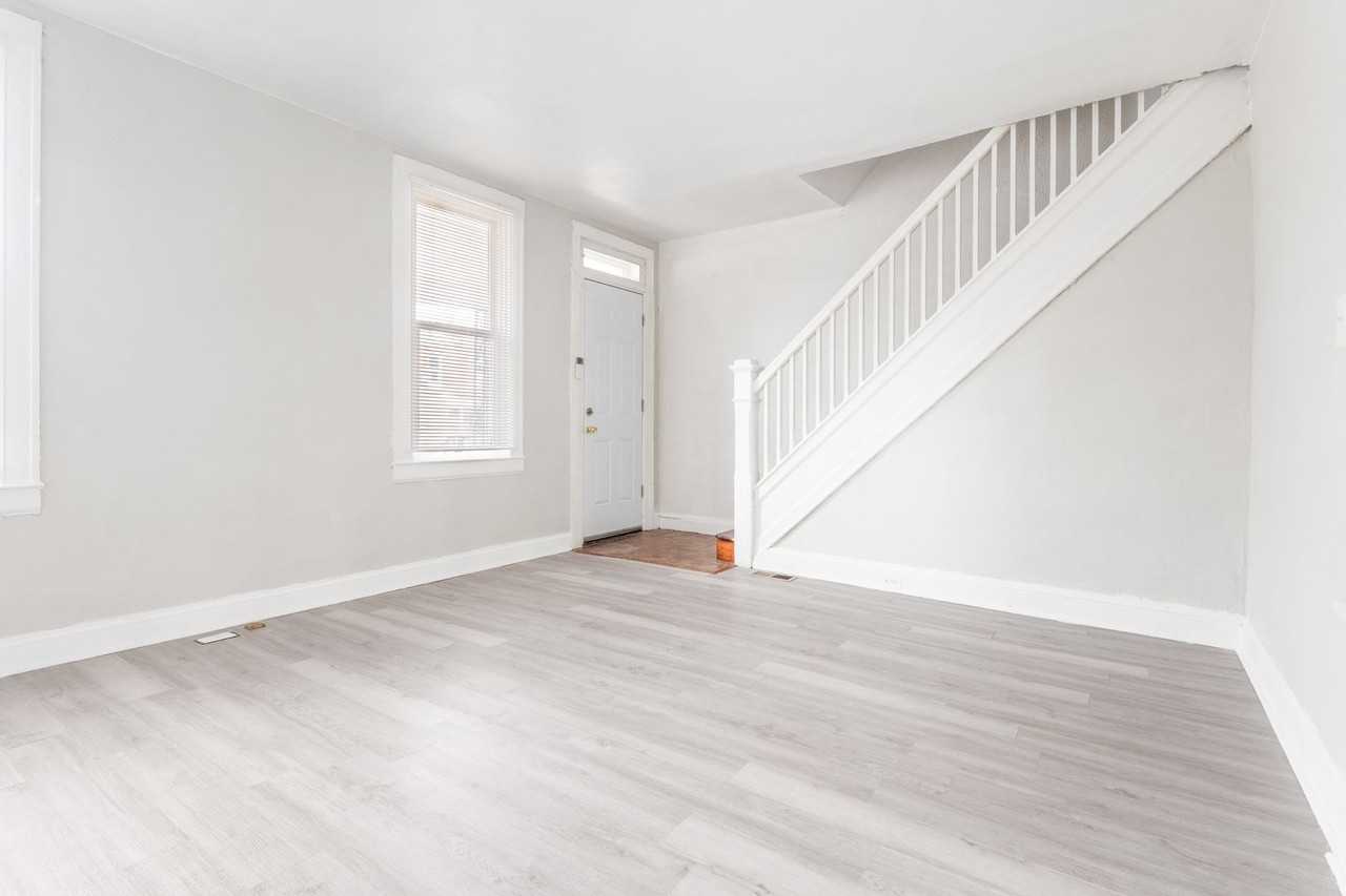 3201 Elmley Ave - Photo 4 of 18
