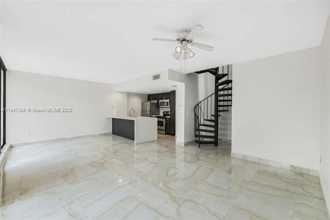 3192 3192 Bird Ave TH 16 - Photo 2 of 36