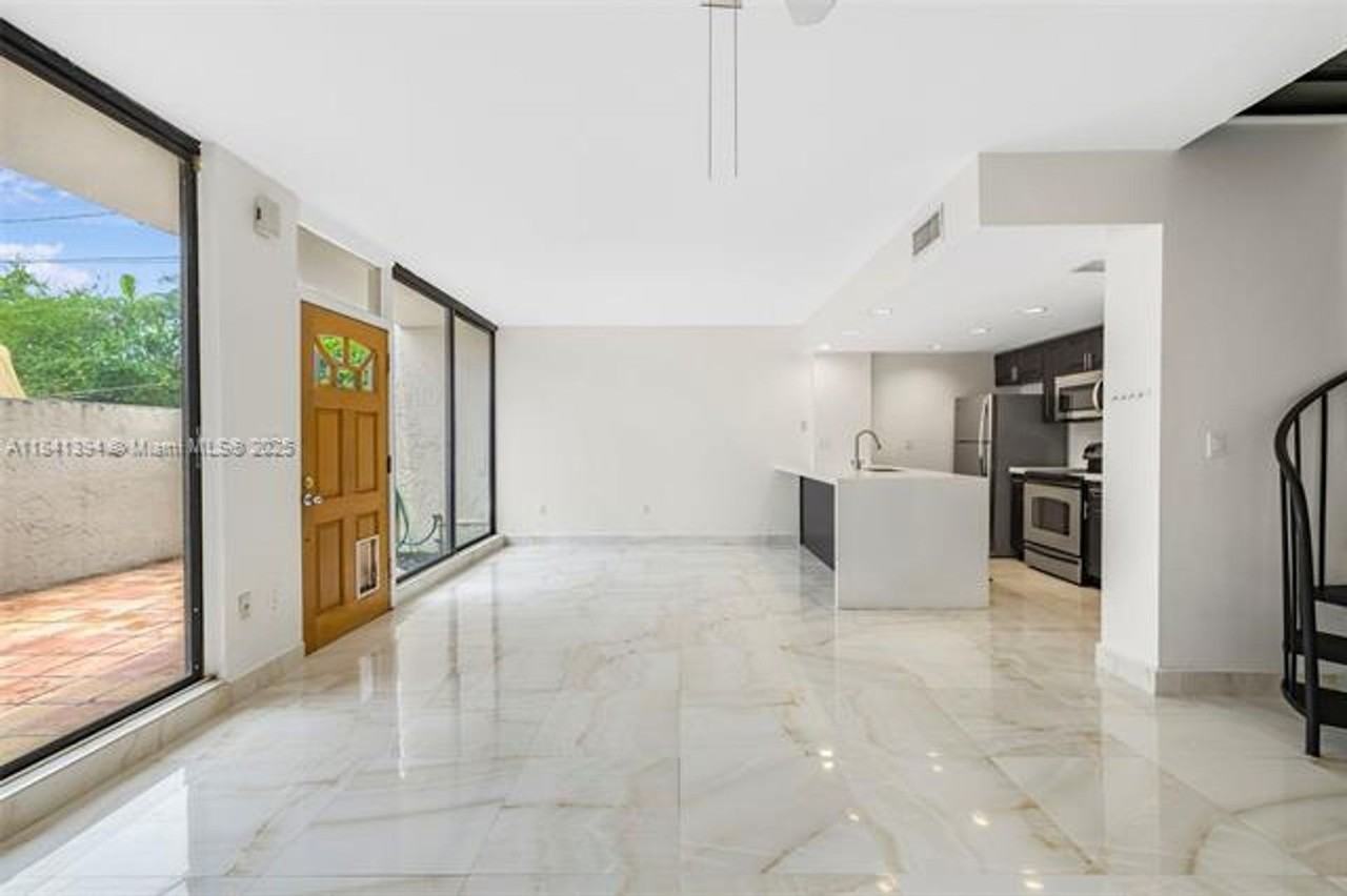 3192 3192 Bird Ave TH 16 - Photo 3 of 36