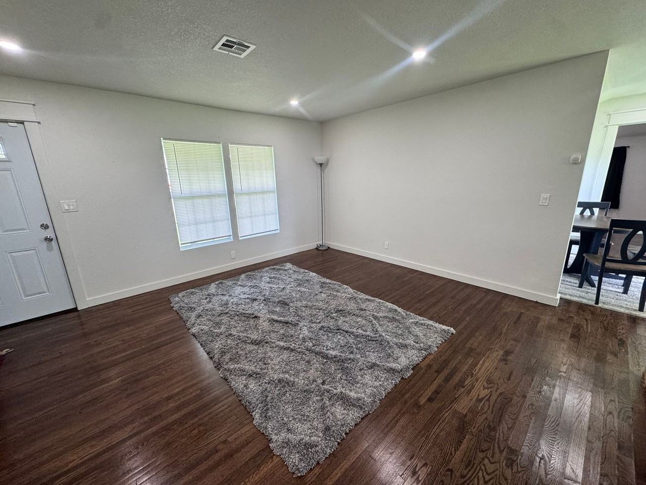 705 N Oxford Ave - Photo 3 of 16