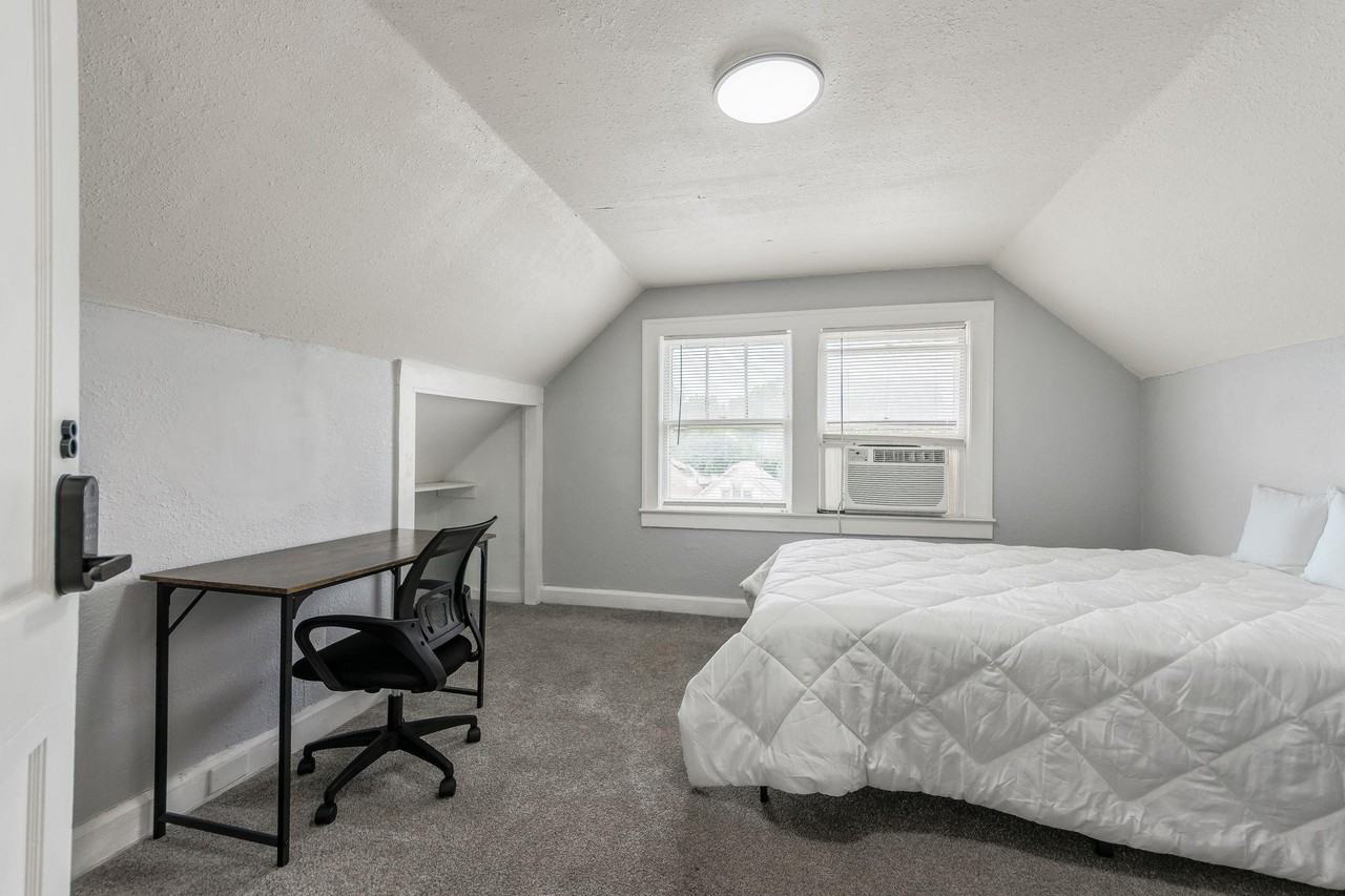 E 31st St - Photo 3 of 4