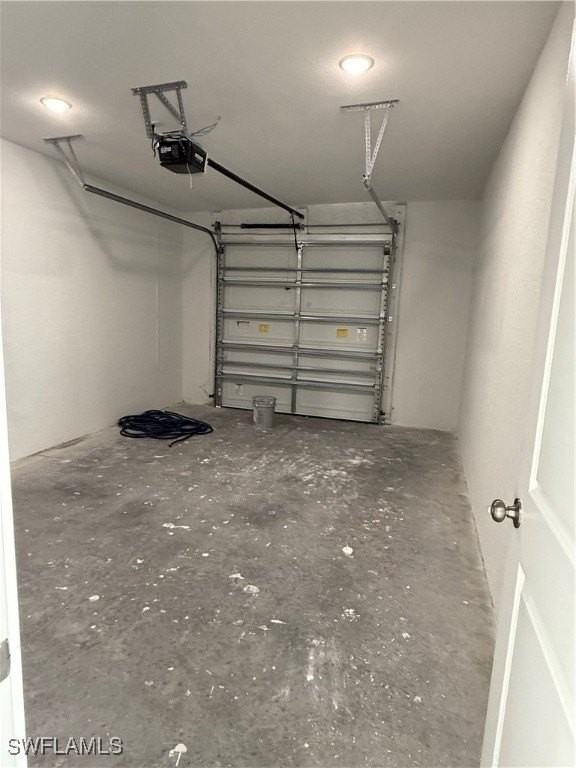 1015 Jaguar Blvd - Photo 2 of 9