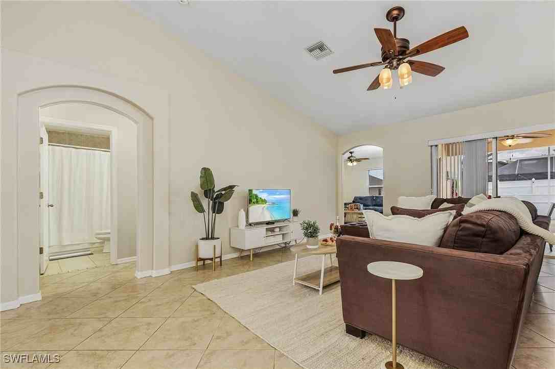 1909 Sw 28th St - Photo 3 of 21