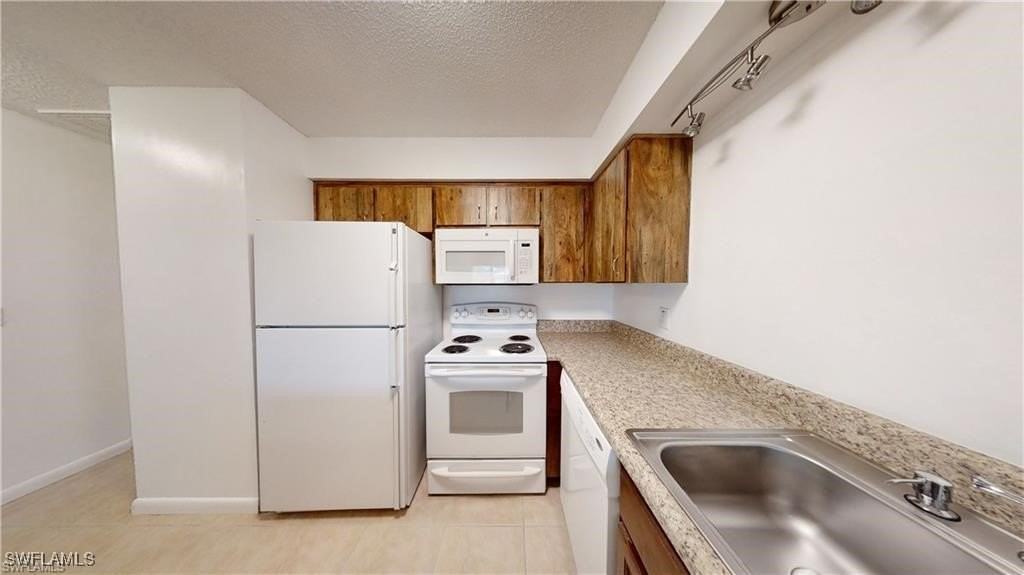 2303 Ne 6th St Apt 3 #3 - Photo 5 of 11