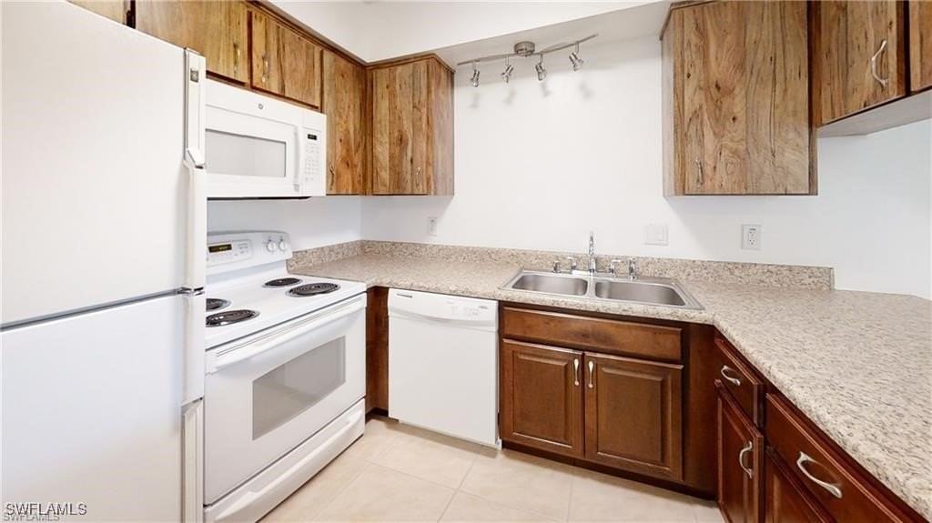 2303 Ne 6th St Apt 3 #3 - Photo 6 of 11