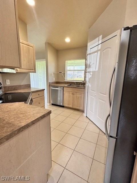 2449 Daniel Ave N - Photo 5 of 15