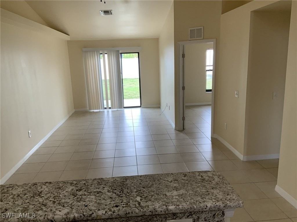 542 Se 6th Pl - Photo 5 of 11