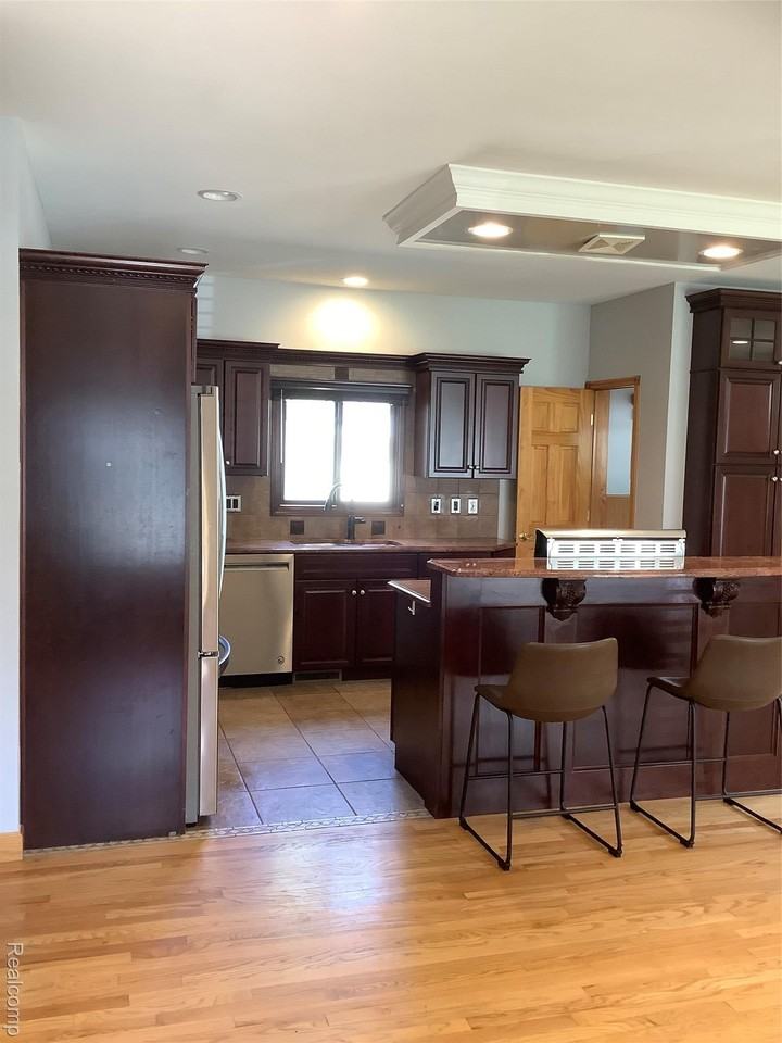 511 Baseline Rd - Photo 4 of 21