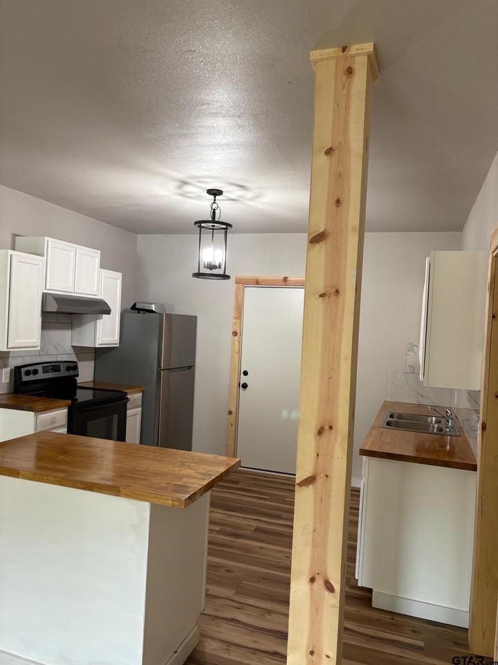 406 S Fredonia St - Photo 6 of 7