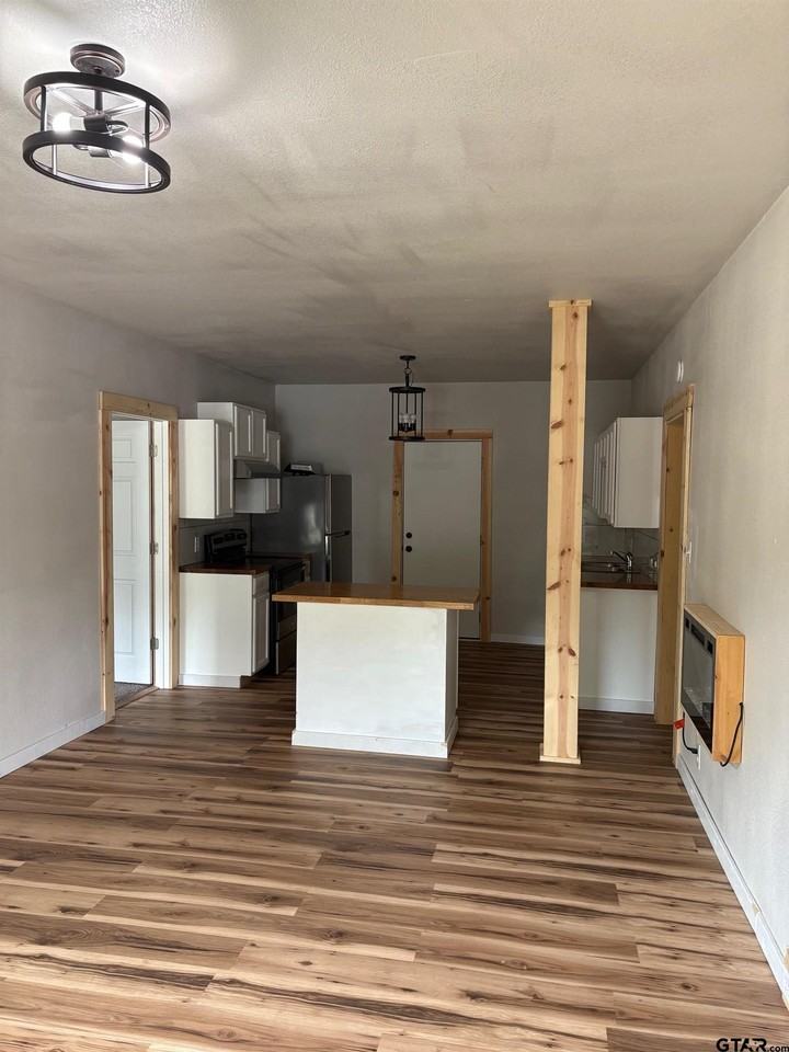 406 S Fredonia St - Photo 7 of 7