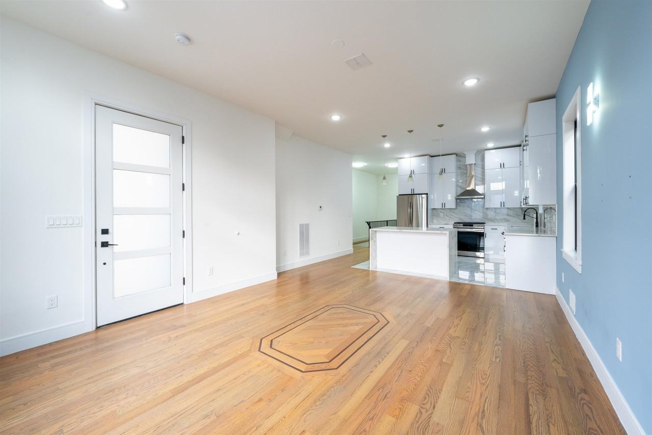 8 Jefferson Ave #A - Photo 2 of 25