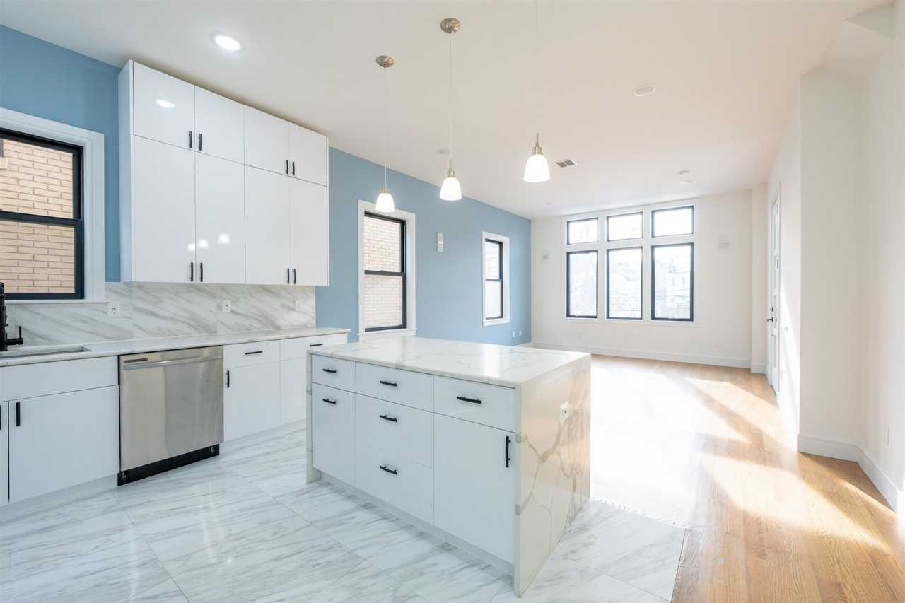 8 Jefferson Ave #A - Photo 4 of 25