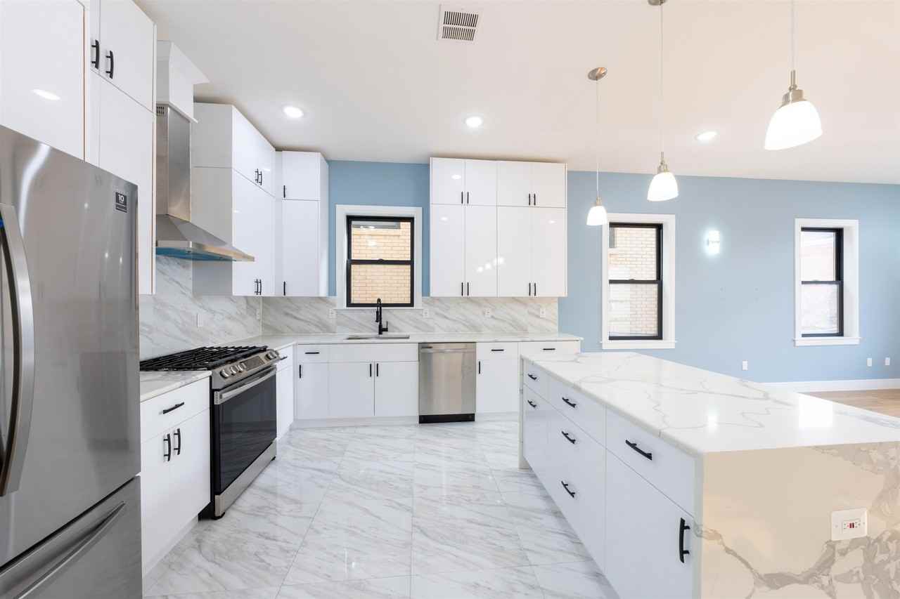 8 Jefferson Ave #A - Photo 5 of 25