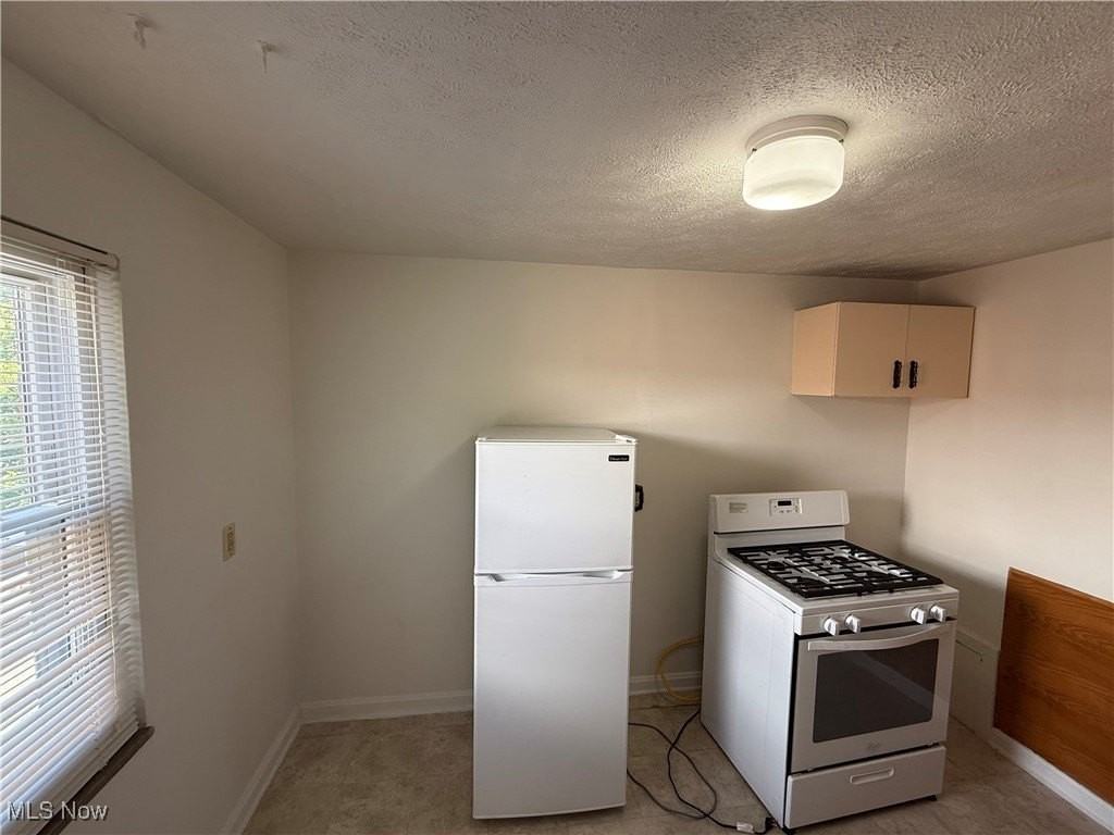 21250 Crystal Ave Unit 2 - Photo 5 of 14