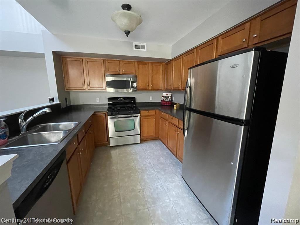 3060 Schoolhouse - Photo 5 of 25