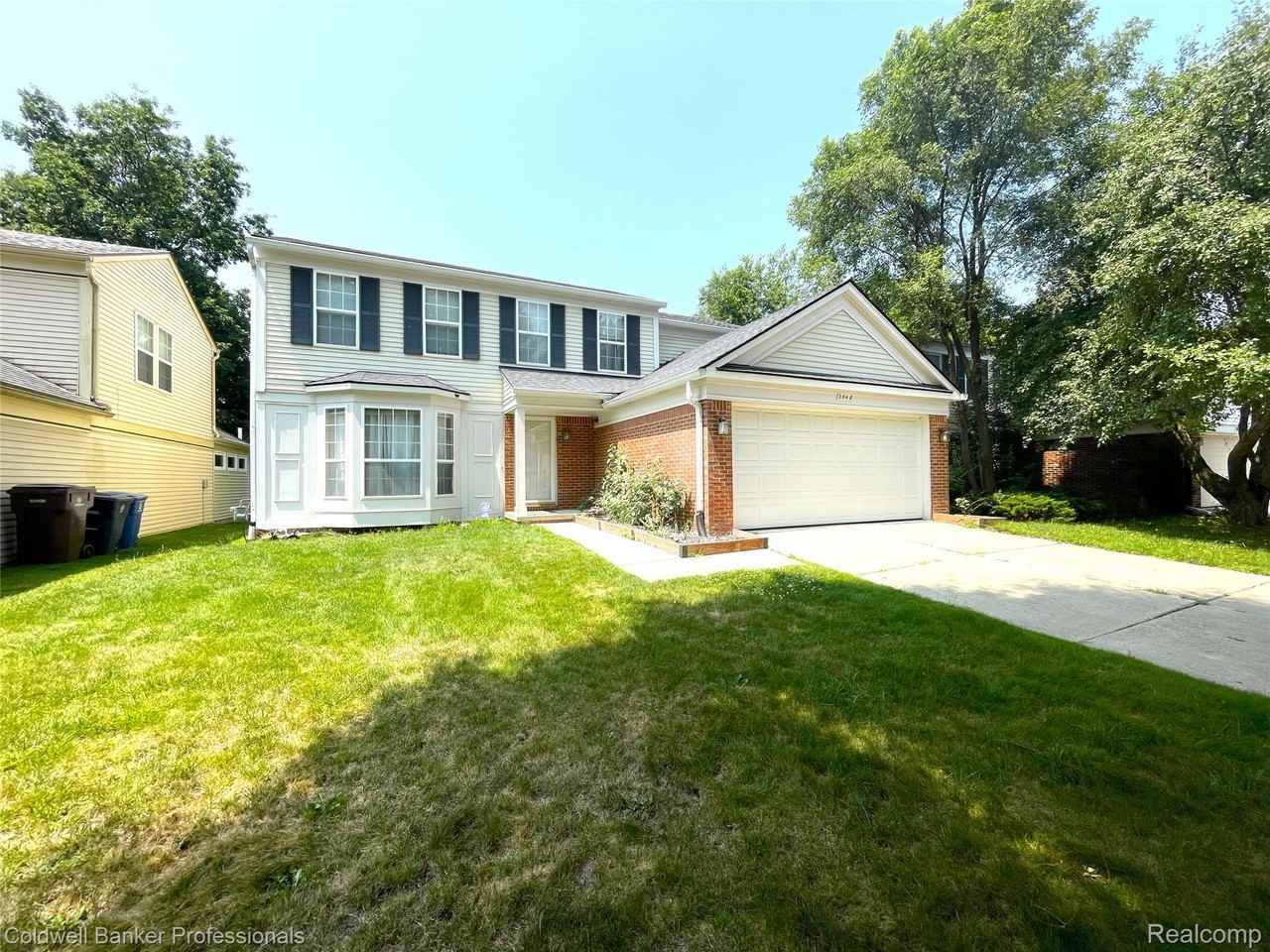 3048 Turnberry Ln - Photo 2 of 35