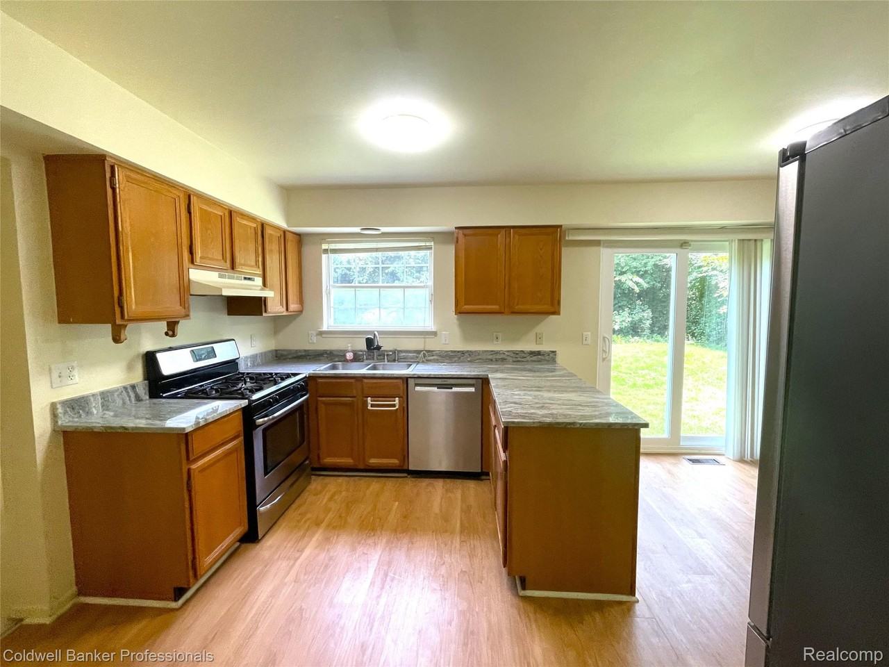 3048 Turnberry Ln - Photo 4 of 35