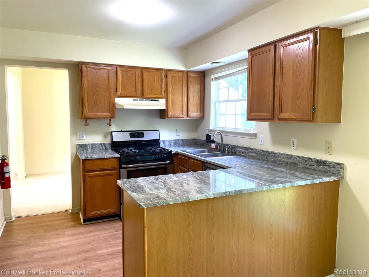 3048 Turnberry Ln - Photo 6 of 35