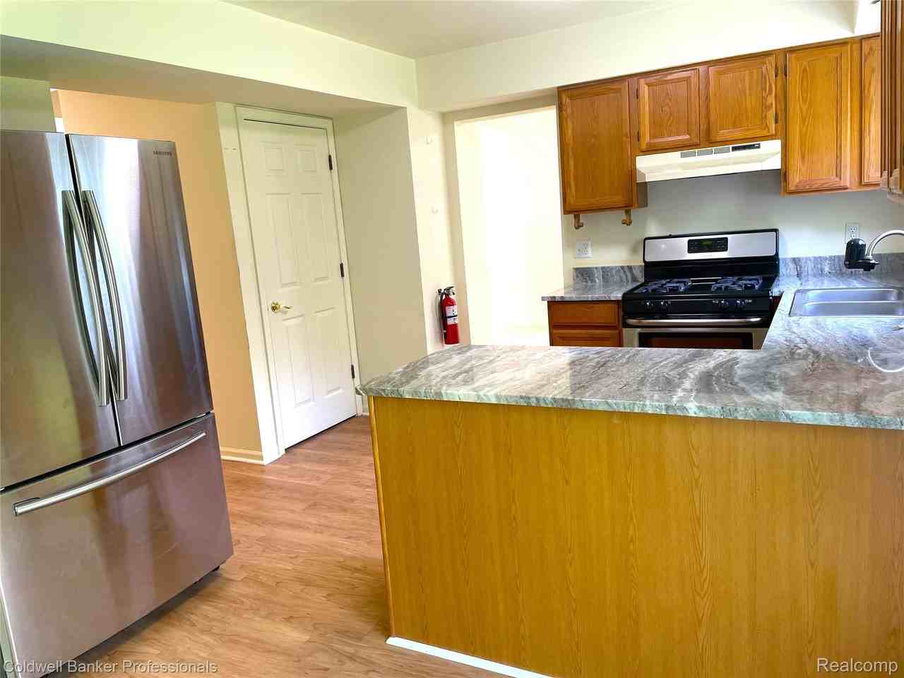 3048 Turnberry Ln - Photo 7 of 35