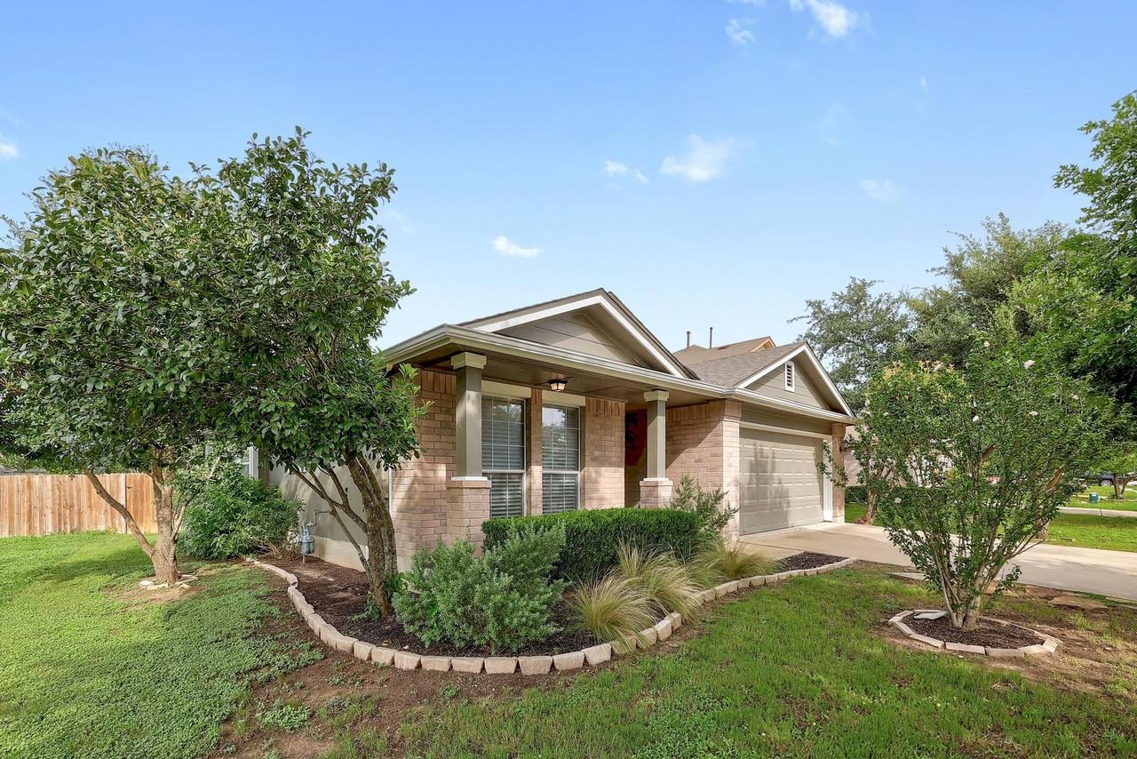 2728 Breezy Point Cv - Photo 2 of 15