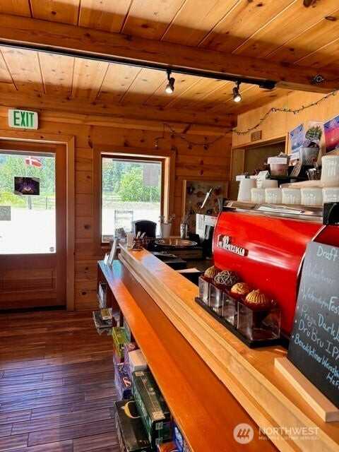 18381 Washington Highway 20 - Photo 4 of 10