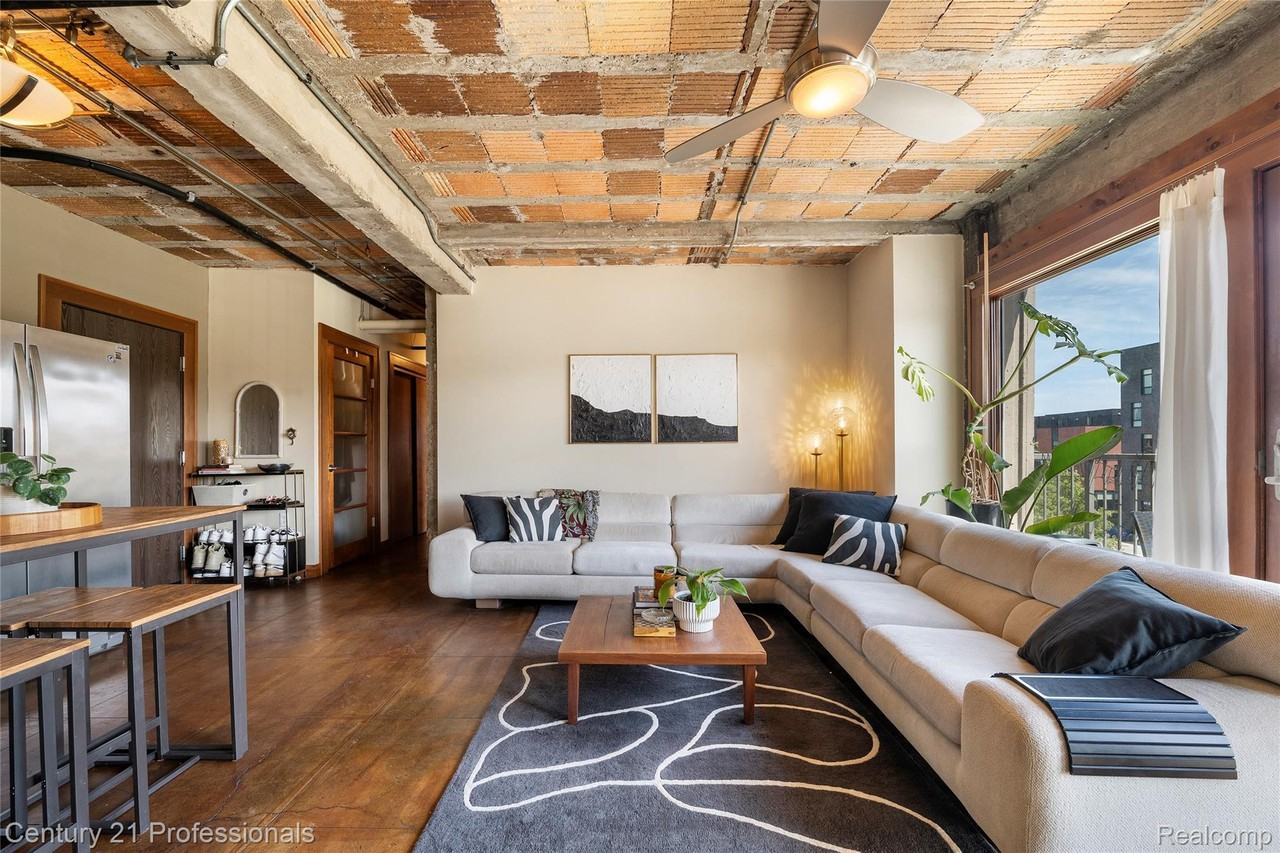 2915 John R St - Photo 4 of 14