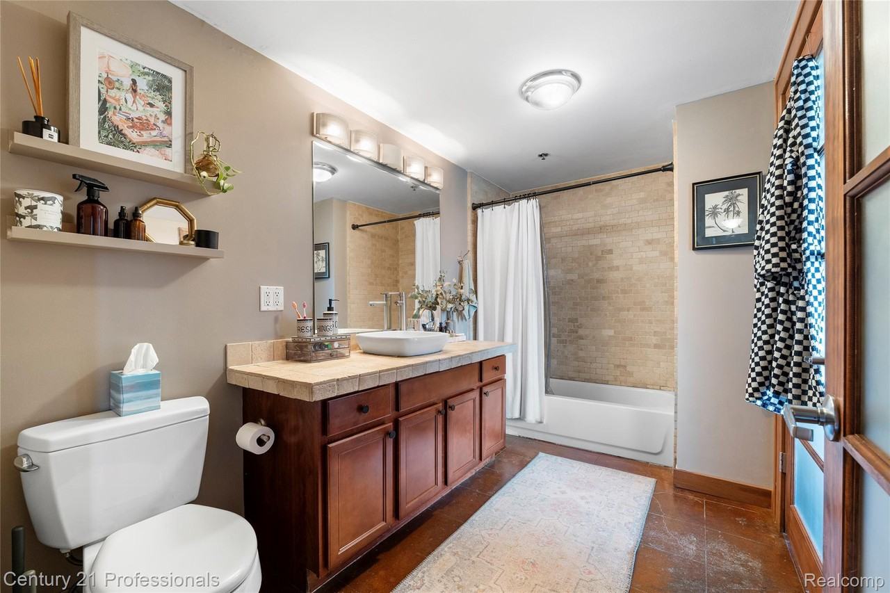 2915 John R St - Photo 5 of 14