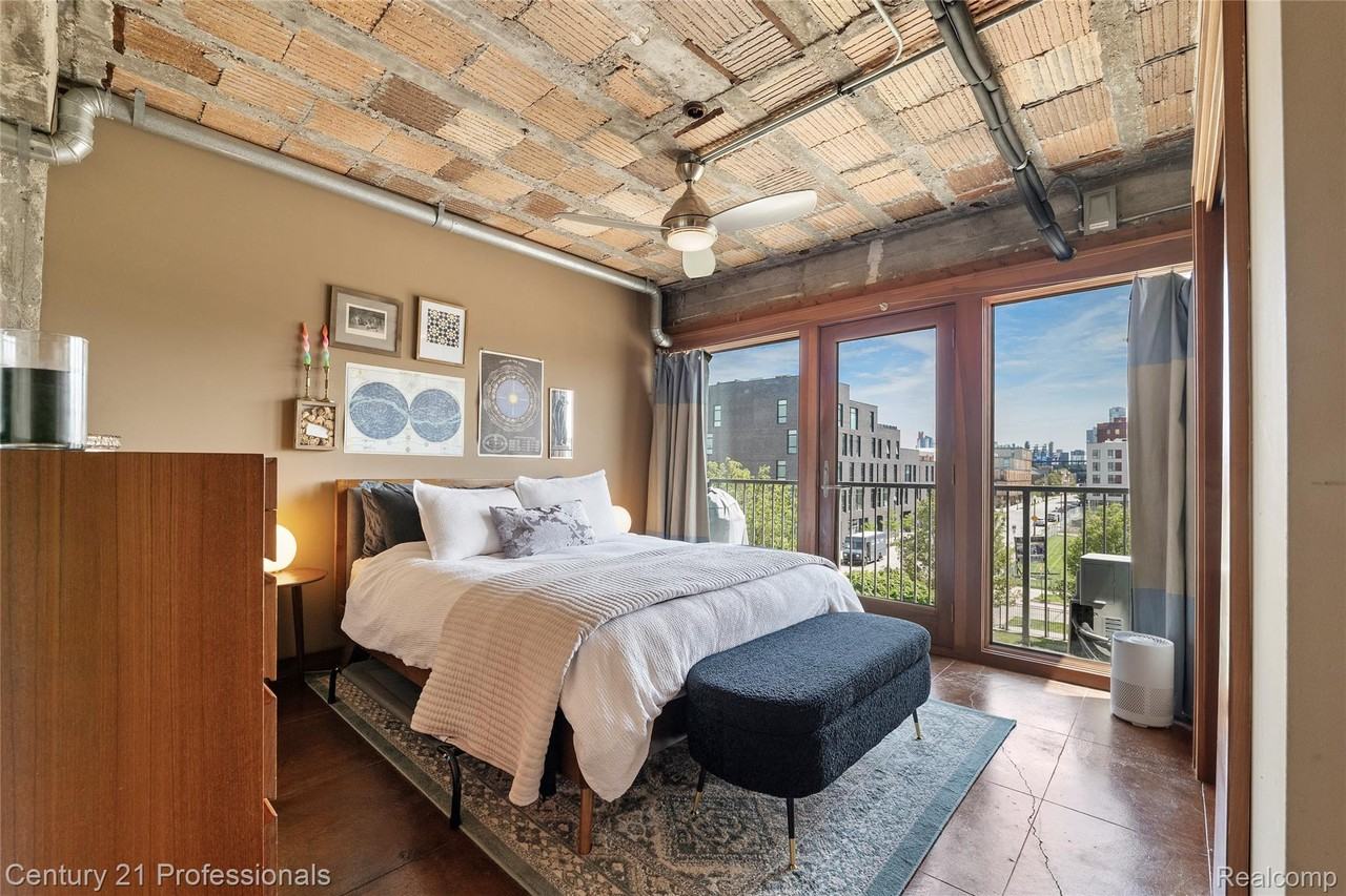 2915 John R St - Photo 6 of 14