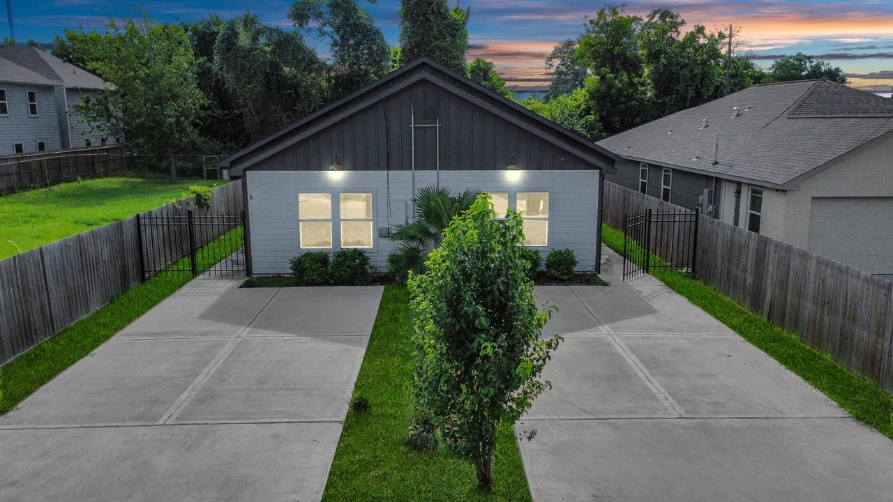 7502 Sandle St - Photo 4 of 40