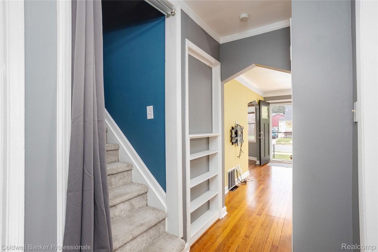 909 Hoffman Ave - Photo 7 of 40