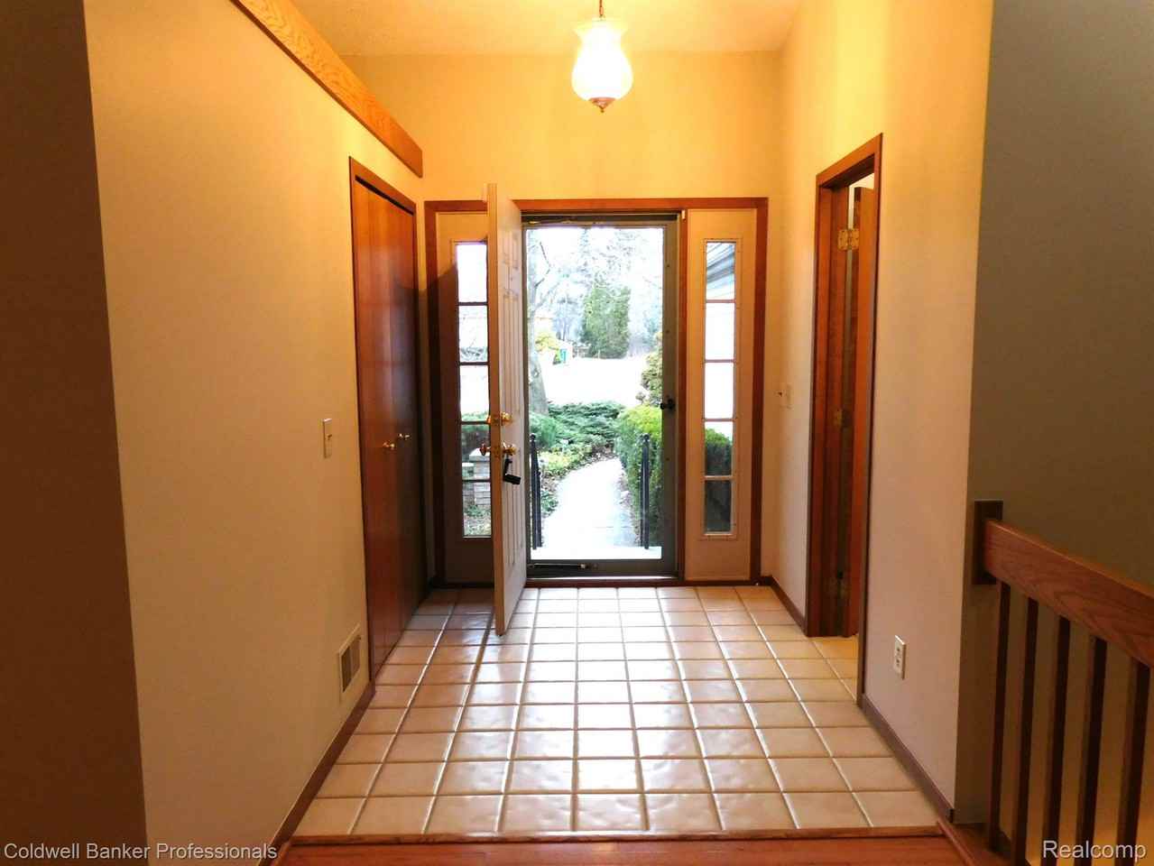 1658 Devonshire Dr - Photo 4 of 44