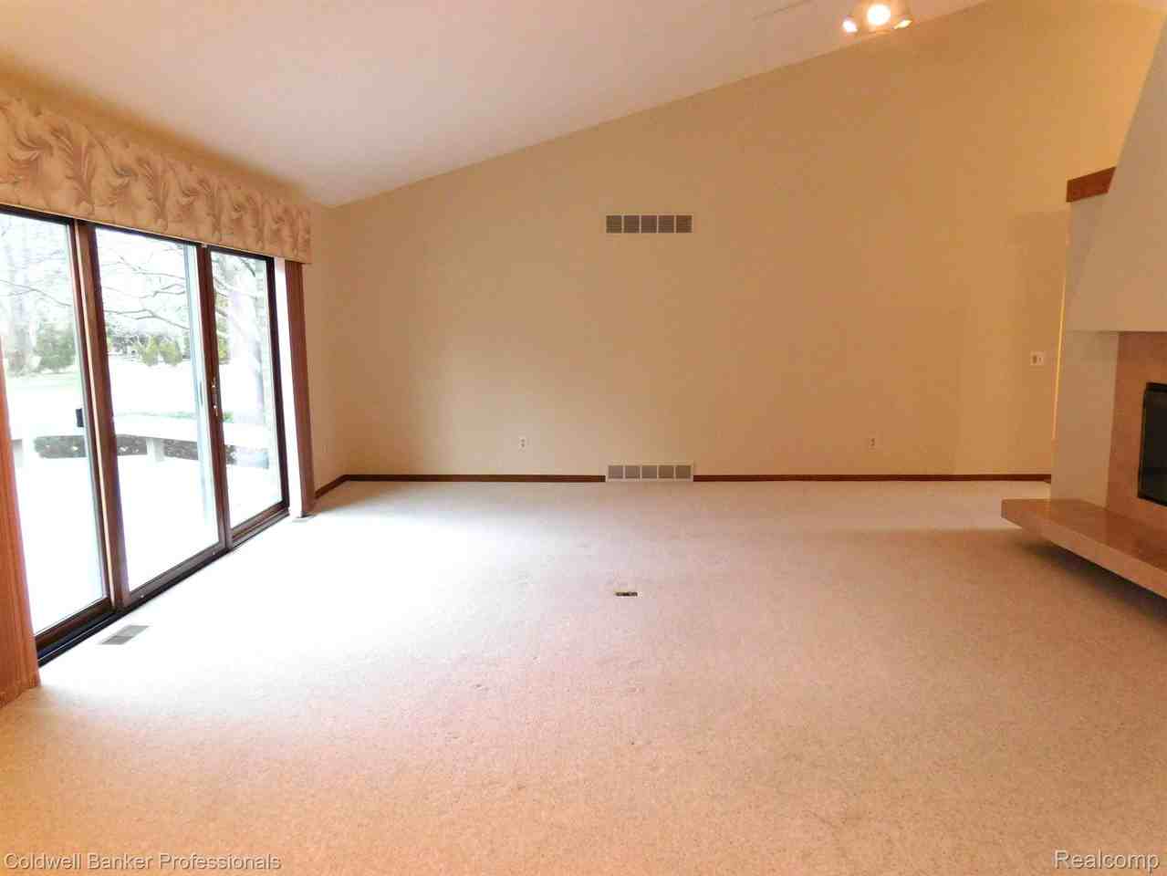 1658 Devonshire Dr - Photo 5 of 44