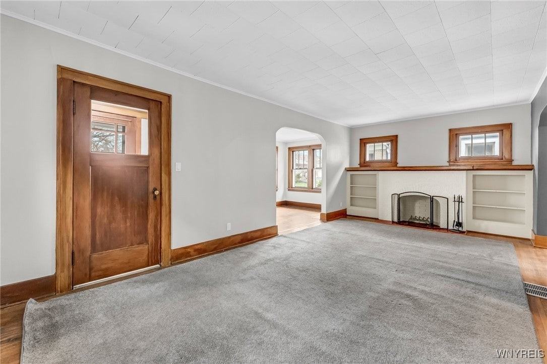 355 S Ogden St - Photo 4 of 39