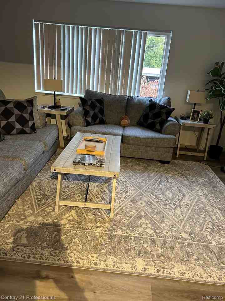 2375 Walton Blvd - Photo 4 of 14