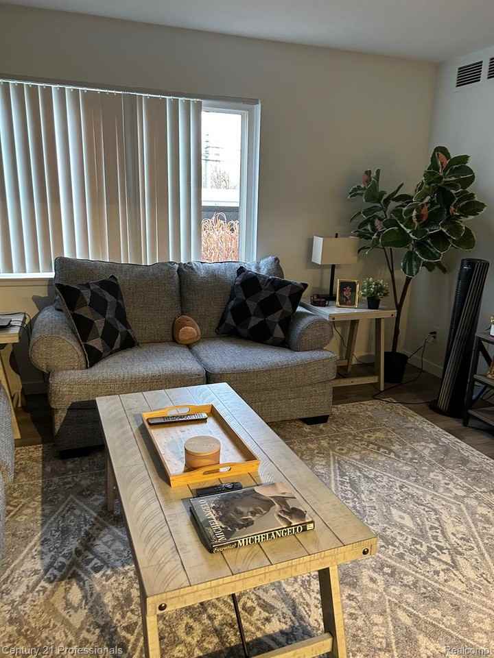 2375 Walton Blvd - Photo 5 of 14