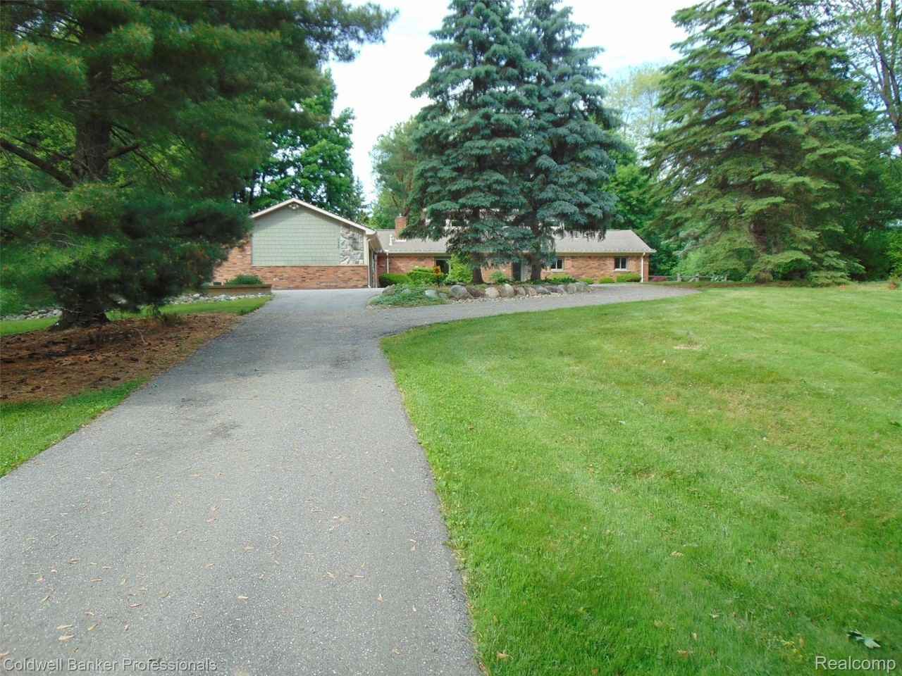 6448 Tutbury Ln - Photo 2 of 39