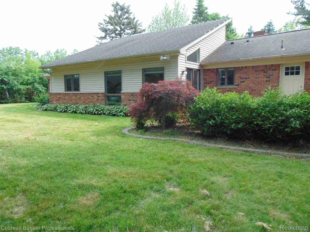 6448 Tutbury Ln - Photo 3 of 39