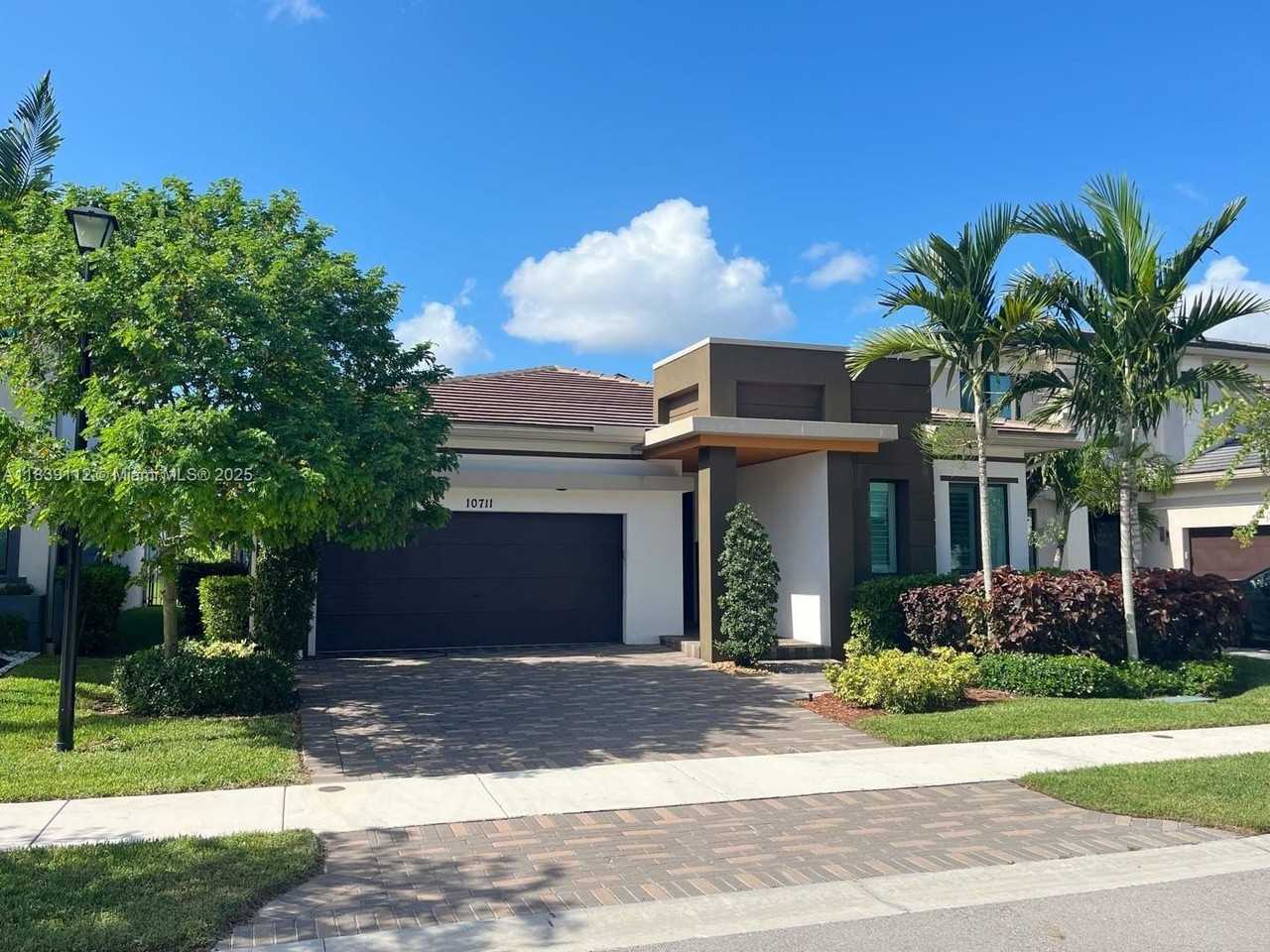 10711 Aqua Ct - Photo 4 of 50