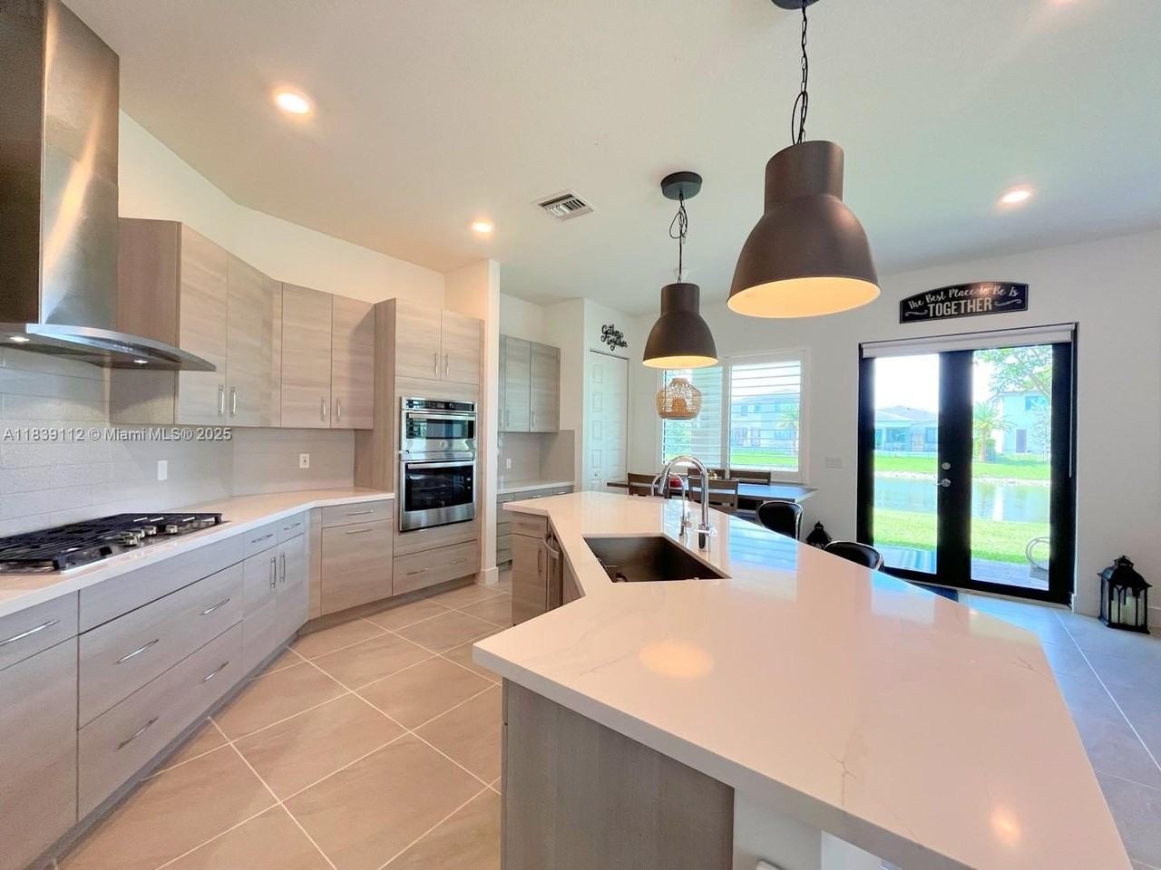 10711 Aqua Ct - Photo 6 of 50