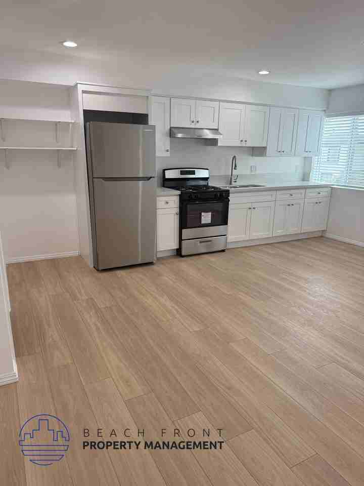 740 W. 24th St. - Photo 3 of 26