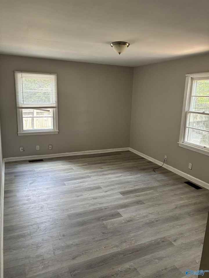 995 Mckee Rd - Photo 4 of 19