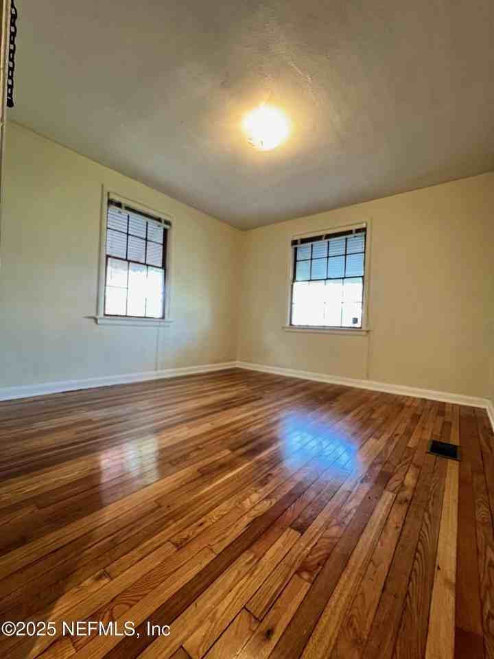 1615 Copeland Street - Photo 4 of 10