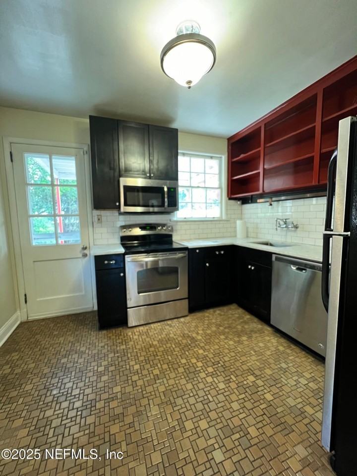 1615 Copeland Street - Photo 5 of 10